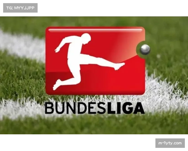 德甲赛场现温情一幕,两队球员暂停比赛救助突然昏厥的边裁 德甲赛场现温情一幕,两队球员暂停比赛救助突然昏厥的边裁